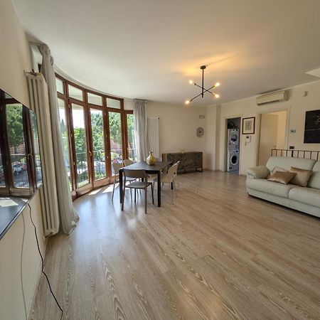 Elegante E Indipendente Lägenhet Riccione Exteriör bild